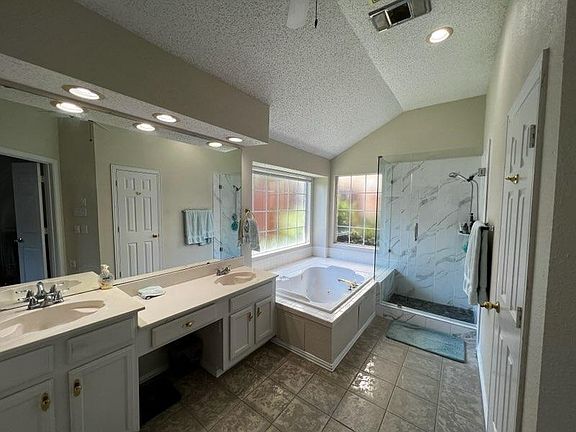 5th image of 2204 Opal Ln