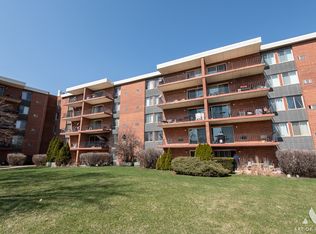 18 E Old Willow Rd APT 205N, Prospect Heights, IL