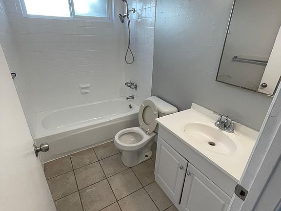 4th image of 1869 Lacassie Ave #1
