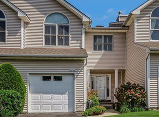 1202 Willow Pond Dr, Riverhead, NY 11901