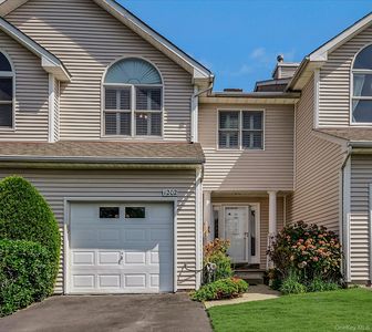 1202 Willow Pond Drive, Riverhead, NY, 11901