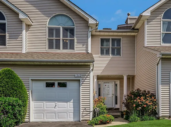 1202 Willow Pond Drive, Riverhead, NY 11901