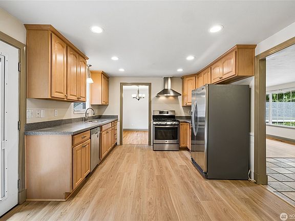 5th image of 8912 229th Pl SW