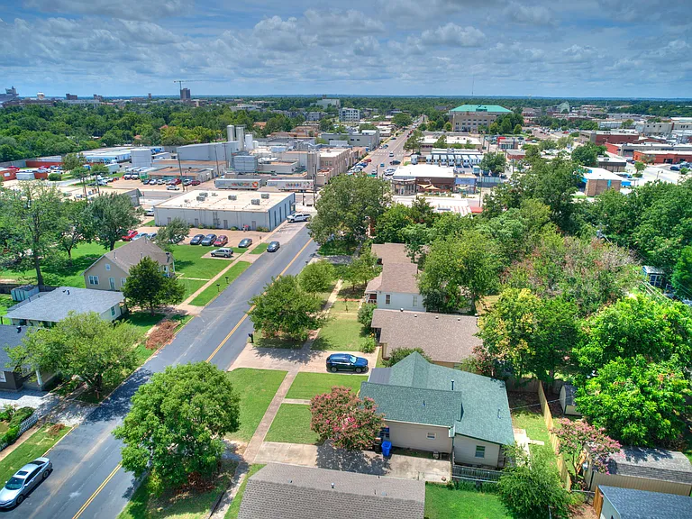 425 E Eufaula St — Photo 27