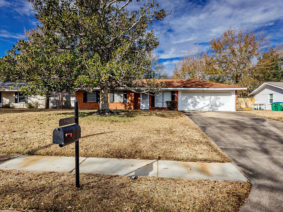1st image of 2511 Parkwood Pl