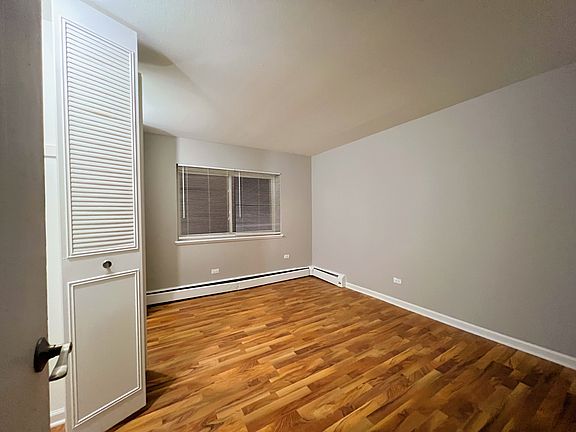 5th image of 742 W Buena Ave #208