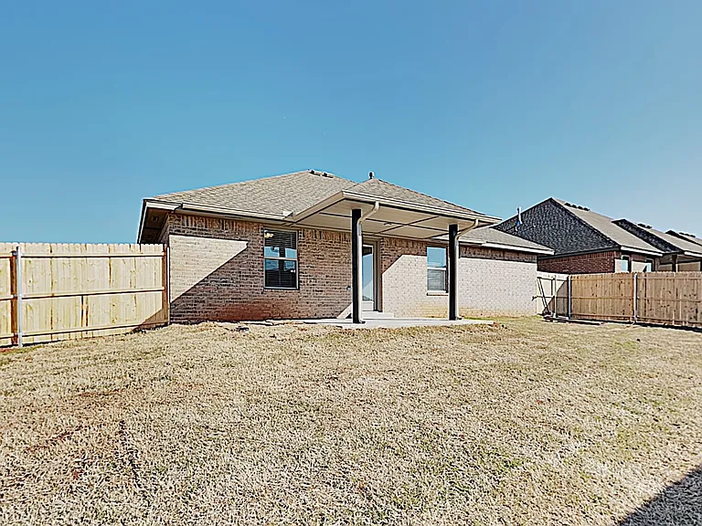 17657 Macarthur Park Dr — Photo 18