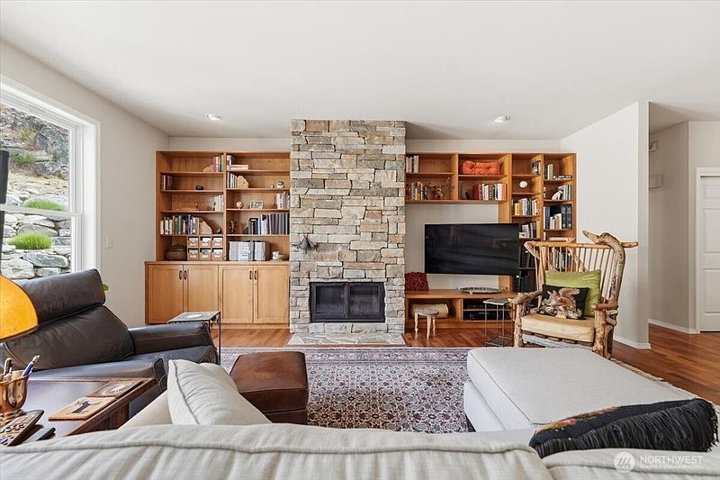 5th image of 345 Orchard View Drive