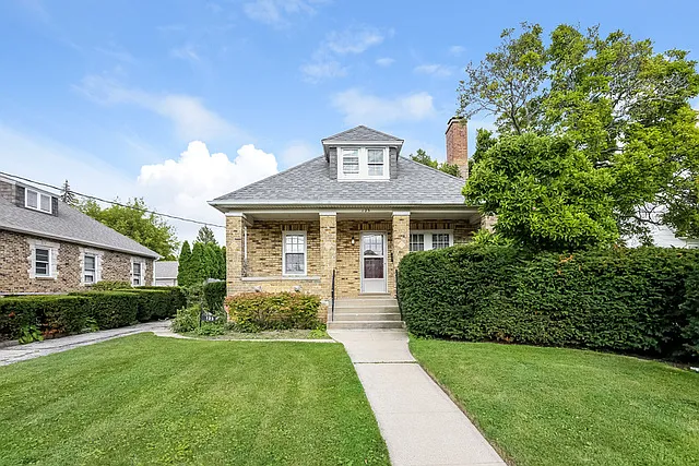 123 Maple Ave photo 1