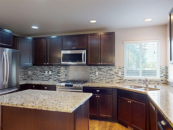 5th image of 779 Courage Court SE