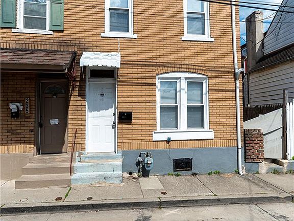 2nd image of 233 N Poplar St