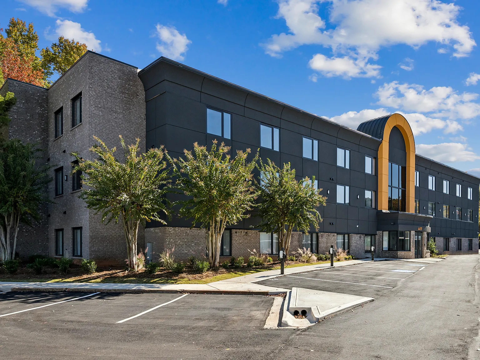 The Tucker Luxury Apartments — Photo 1