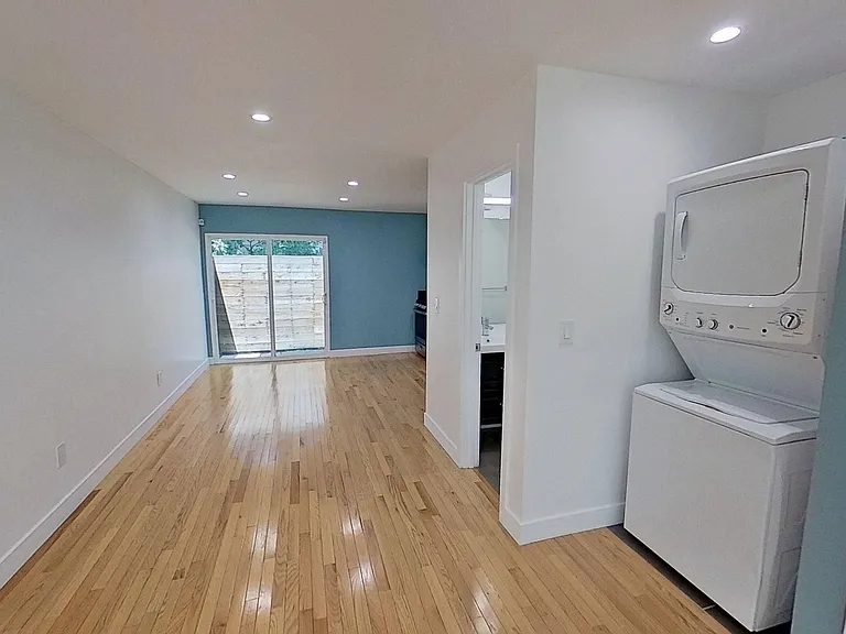 818 N Van Ness — Photo 4