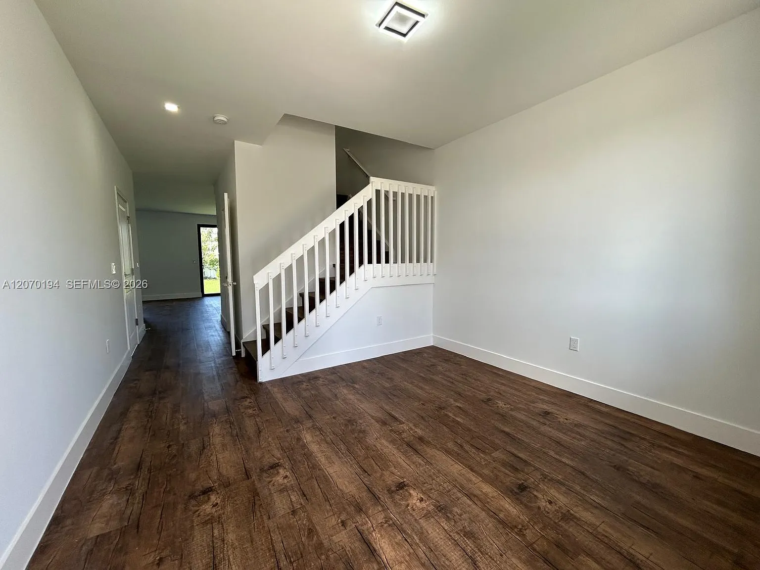 Palm Ave Heights — Photo 3