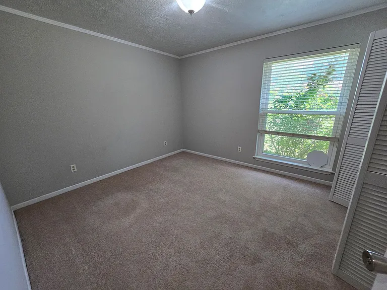 205 E Cherokee Dr — Photo 7