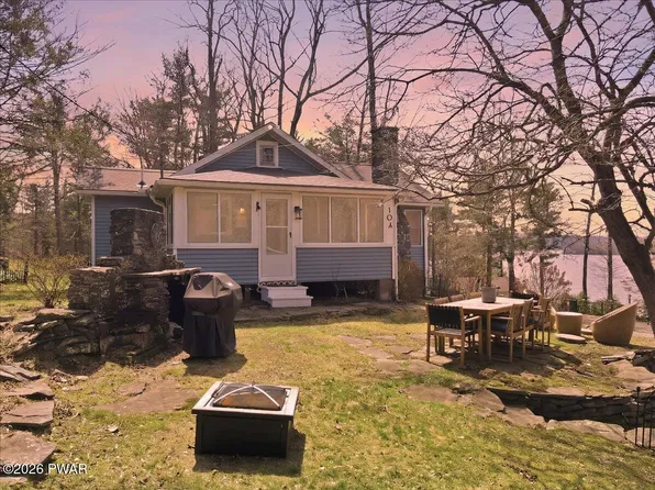 104 Lane Ct, Paupack, PA 18451