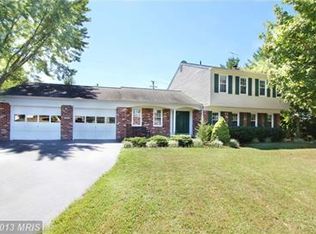 1002 Cup Leaf Holly Ct, Great Falls, VA 22066