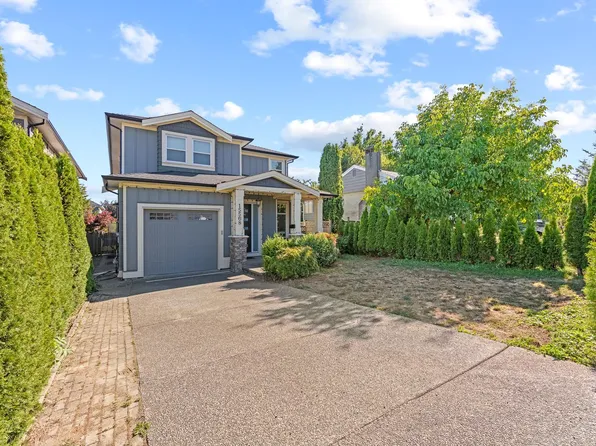 15568 Russell Ave, White Rock, BC V4B 2R3