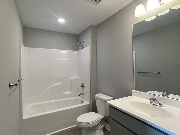 4th image of 455 Pauline Dr #4