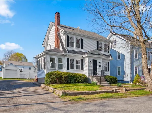 20 E Barrows St, Cumberland, RI 02864