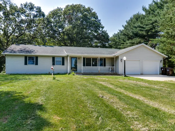 9283 Liberty Rd, Farmer City, IL 61842