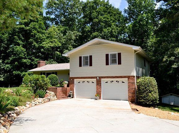 2nd image of 230 Deep Woods Dr