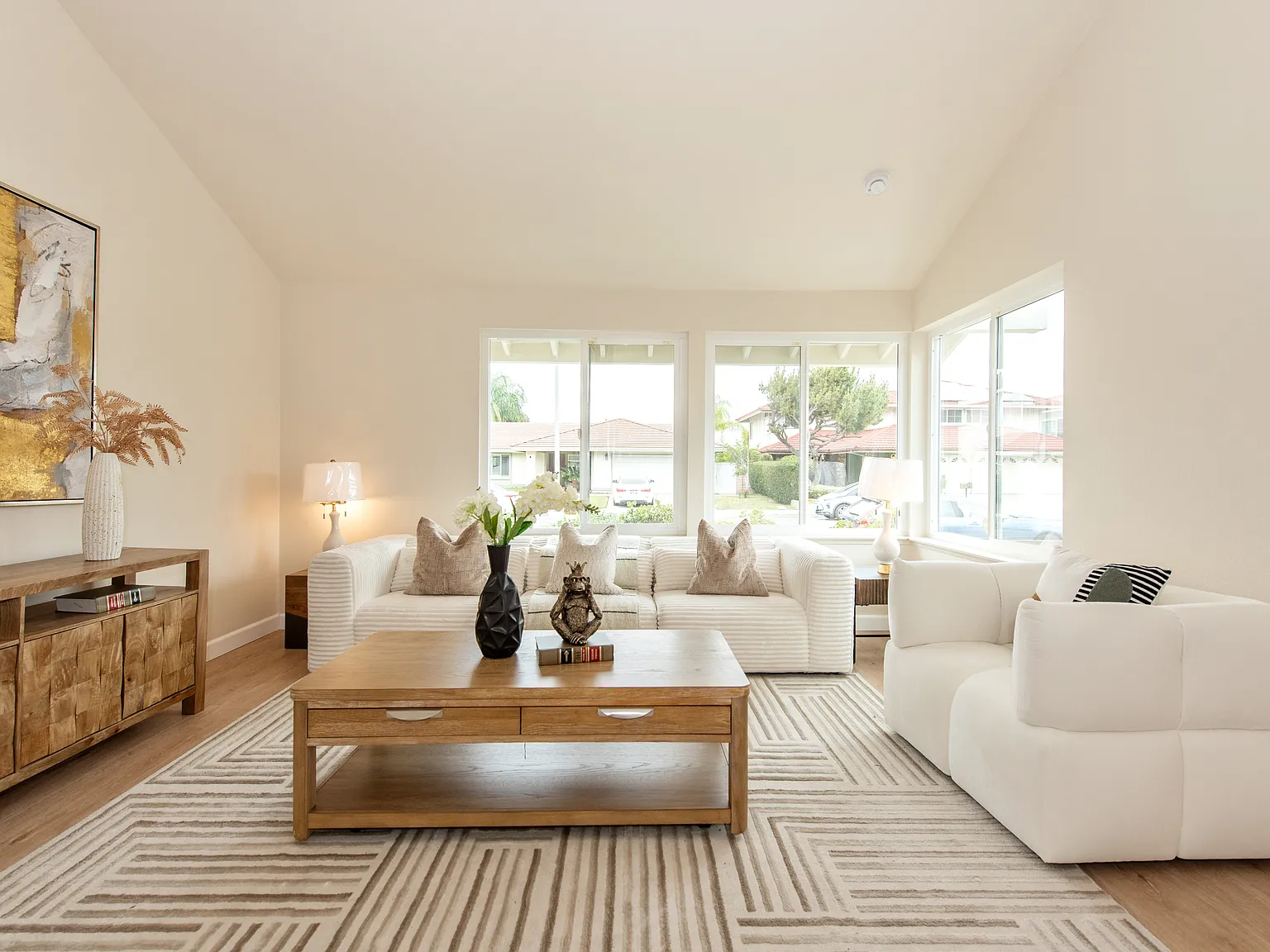 4 bed, 2.5 bath, 2020 sqft, $4,300 — Photo 2