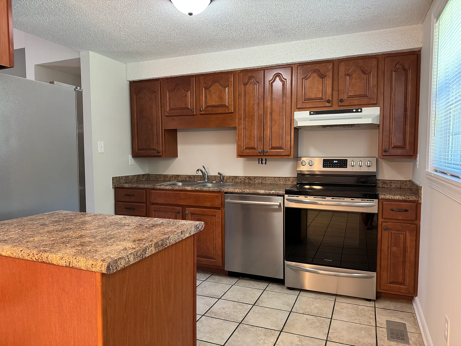 3 bed, 1657 sqft, $1,650 — Photo 4
