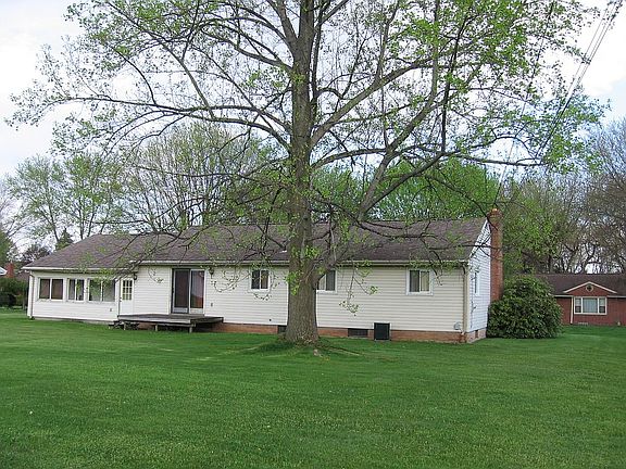 2nd image of 3303 Lambert Cir NW