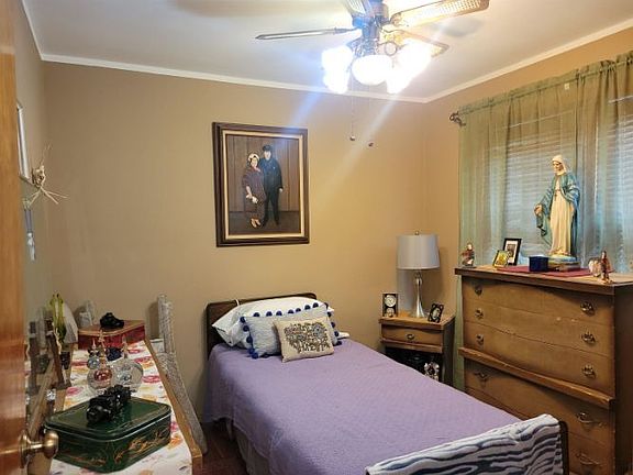 5th image of 26 E 18th St