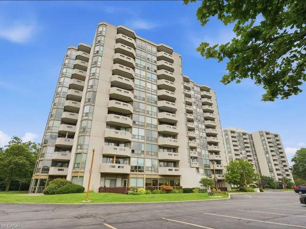 5090 Pinedale Ave #204, Burlington, ON L7L 5V8