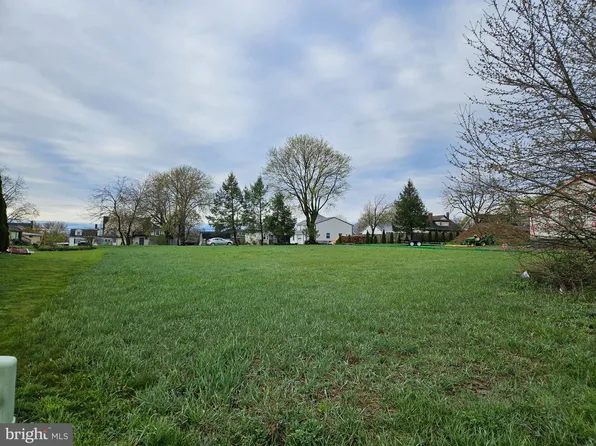 2 Maranatha Dr, Saint Thomas, PA 17252