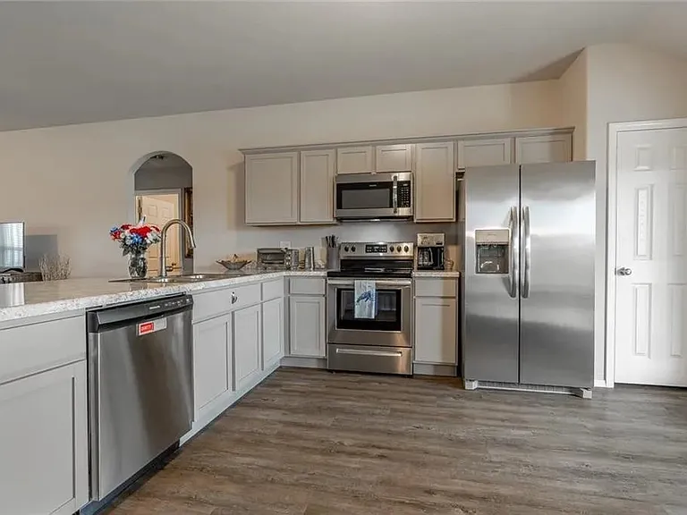 636 Woodcreek Loop — Photo 4