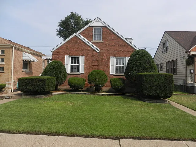 11043 S Avenue M photo 1