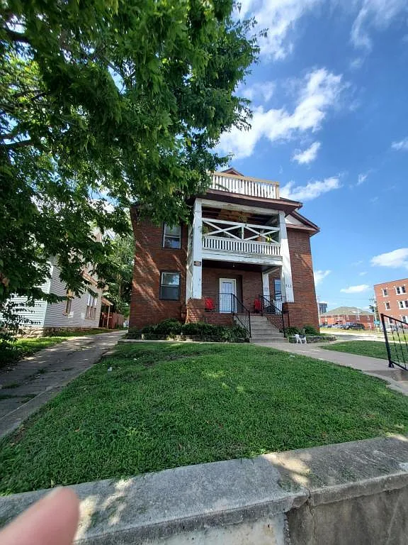 511 E Cherry, 2 — Photo 2