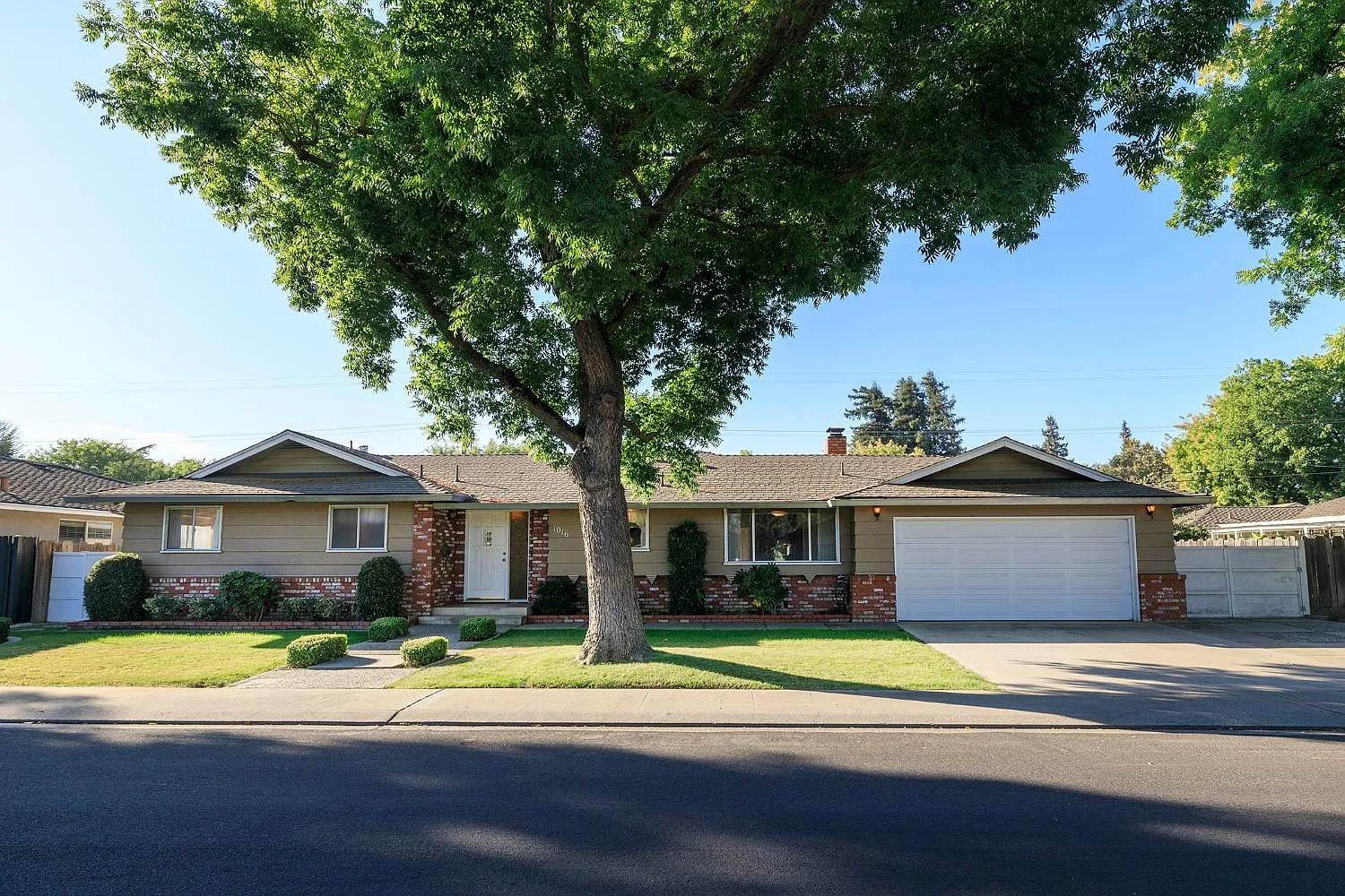 1016 Wellington Dr photo 1