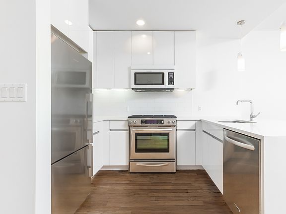4th image of 11-25 45th Ave #6F