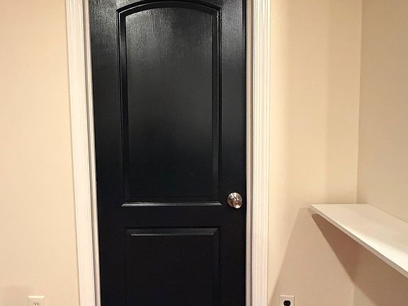 4th image of 3633 Holland Ave