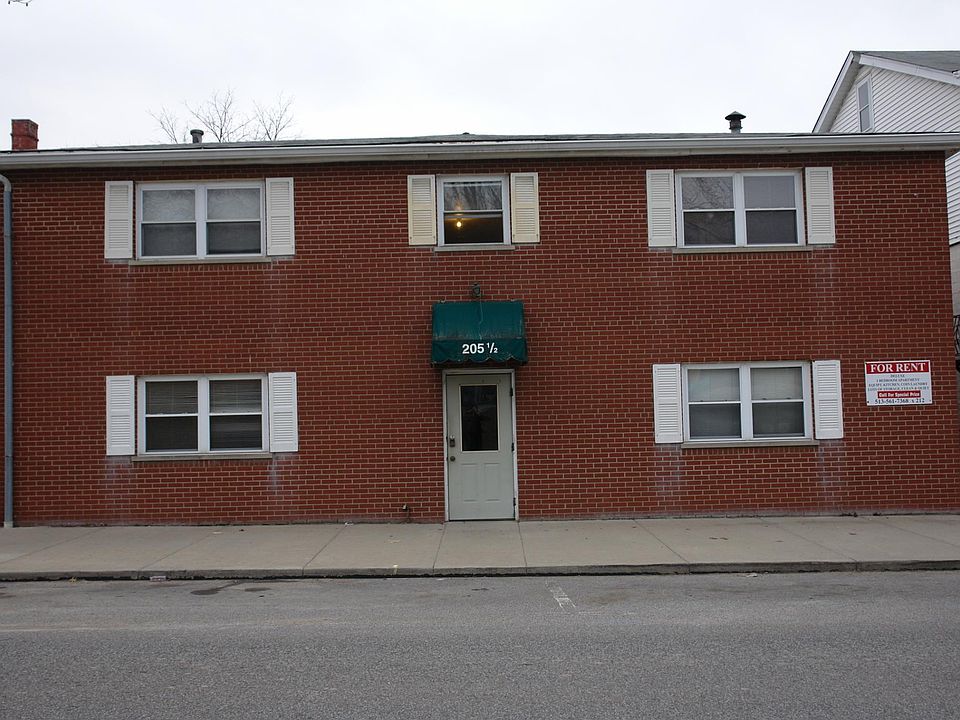 1st image of 205 1/2 Washington St APT 6