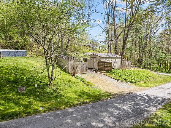4th image of 26 Lansing Rd