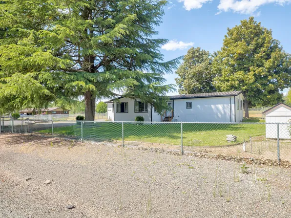 210 Sycamore Dr, Grants Pass, OR 97526