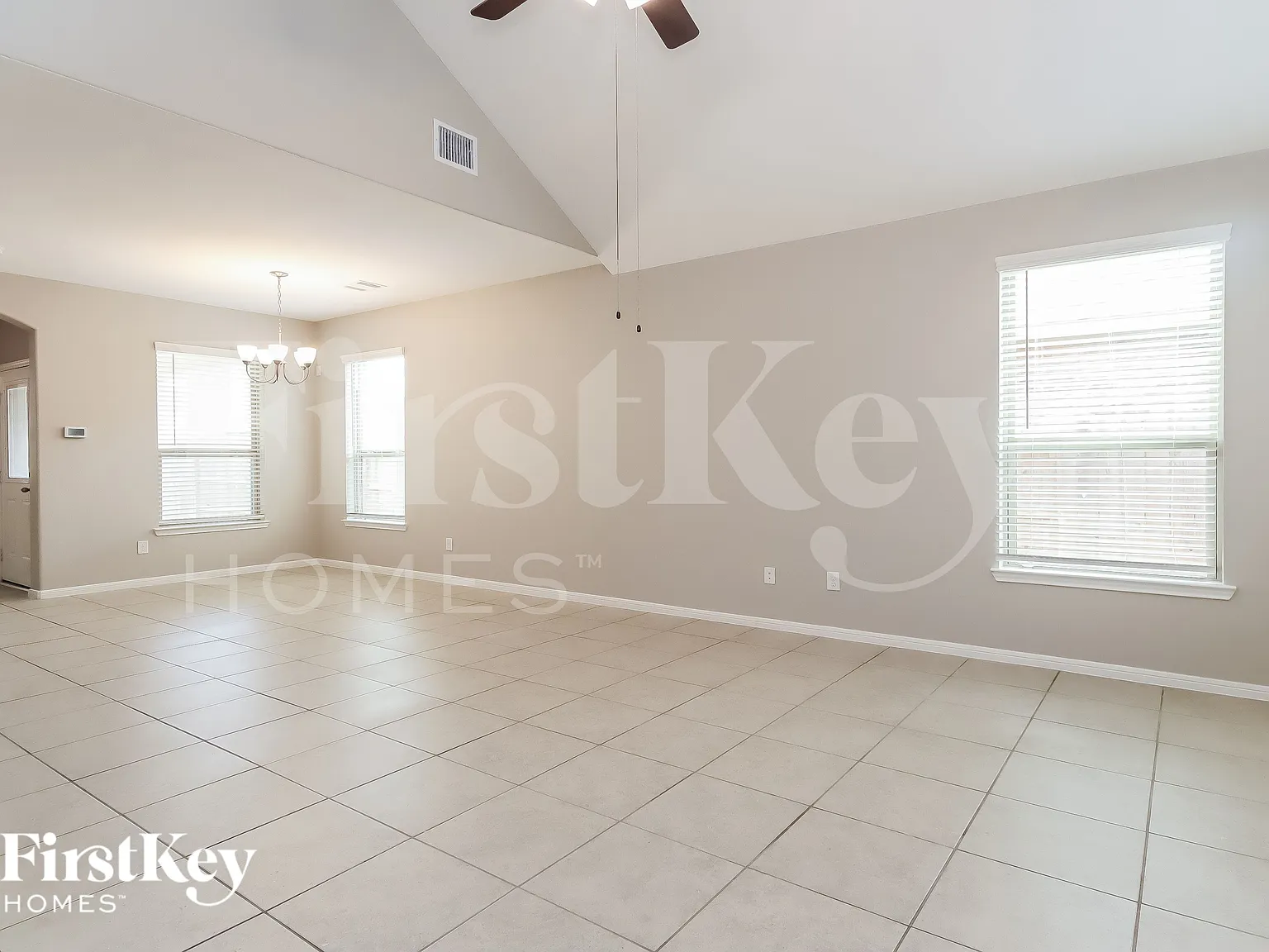 3 bed, 2.5 bath, 1866 sqft, $1,985 — Photo 3