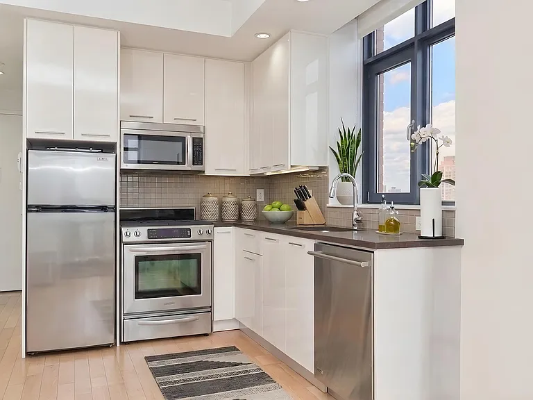 49 E 34th St #31B — Photo 3