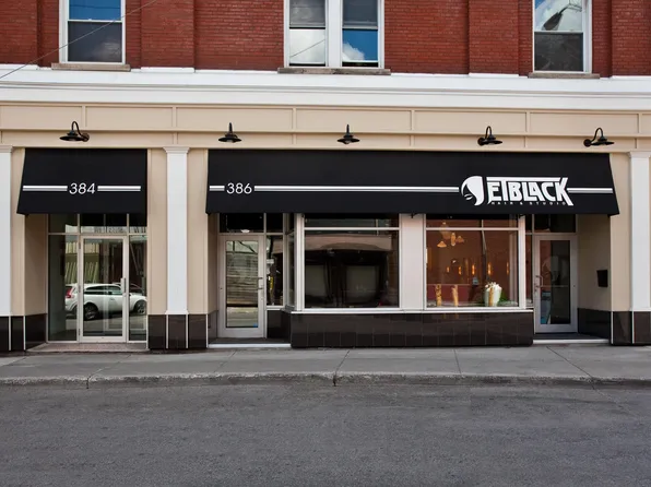 384 Maclaren St #26, Ottawa, ON K2P 0M8