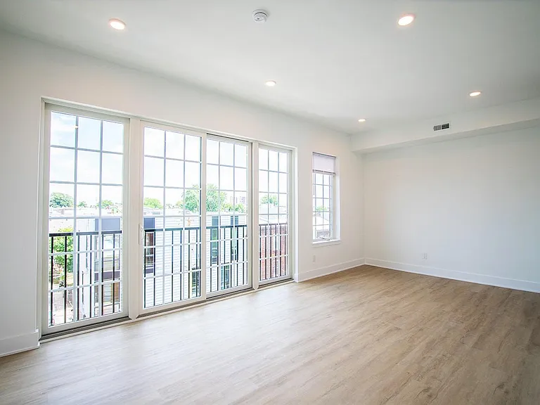 1324 Frankford Ave — Photo 36