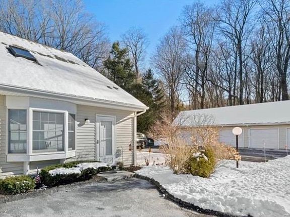 Garage next to unit (unattached)