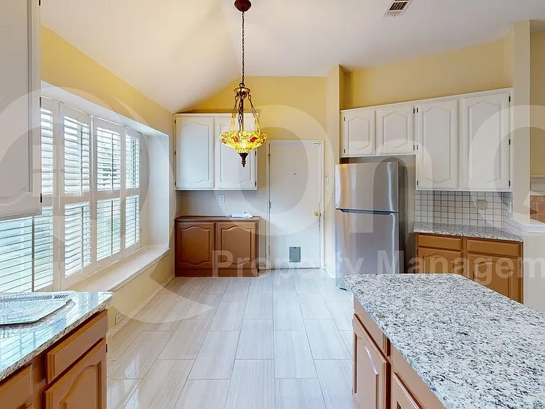 5603 Stonehenge Dr — Photo 4