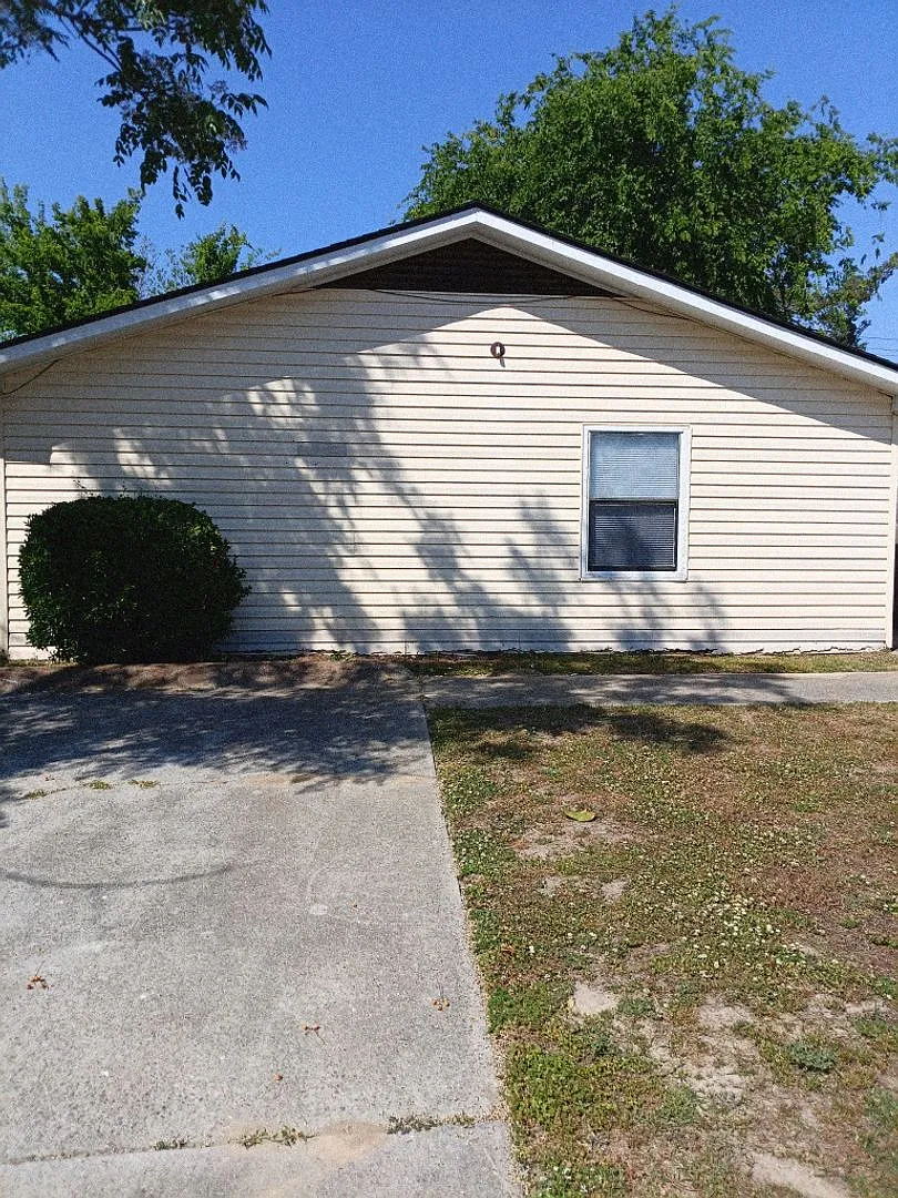 Building Photo - 1730 Hicks St #B