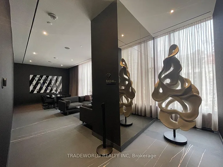 11 Yorkville Ave #5302 — Photo 32