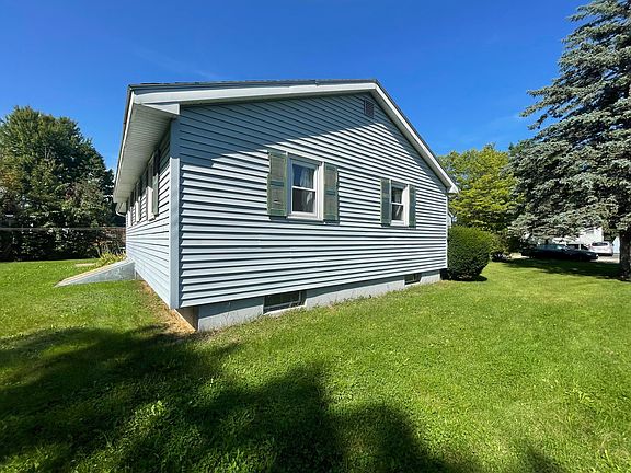 3rd image of 4 Macarthur Avenue